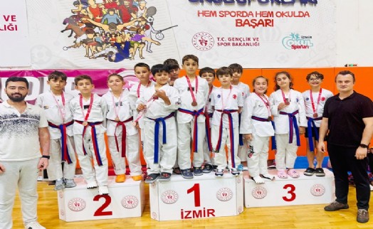 İzmir taekwondo müsabakalarında Aliağa’dan 20 madalya sevinci