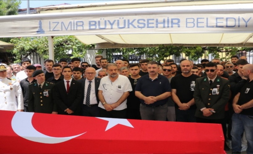 Kalp krizi geçiren astsubaya acı veda: İzmir'de toprağa verildi