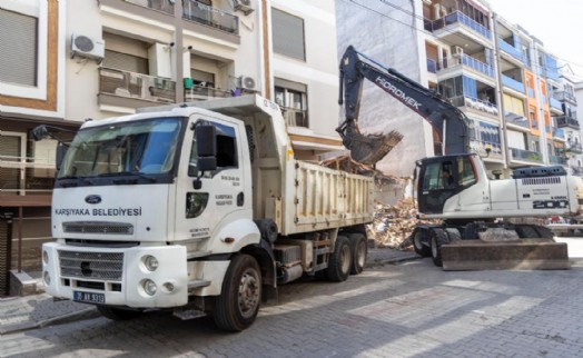 Karşıyaka’da metruk ve riskli binalar tek tek yıkılıyor