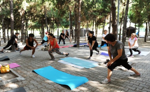 Karşıyaka’nın parklarında spor keyfi başladı