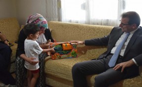 Kaymakam Güldoğan'dan İzmir'deki yangında hayatını kaybeden orman işçisinin ailesine ziyaret