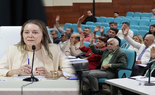 Konak Meclisi’nde Başkan Tugay’a destek açıklaması: Bu mücadelesinde onu yalnız bırakmıyoruz