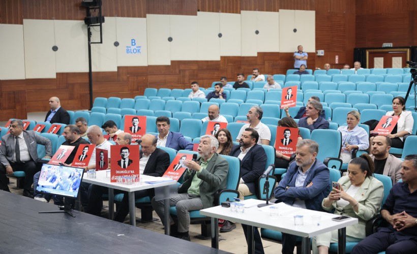 Konak Meclisi’nde ‘İmamoğlu’na Özgürlük’ mesajı