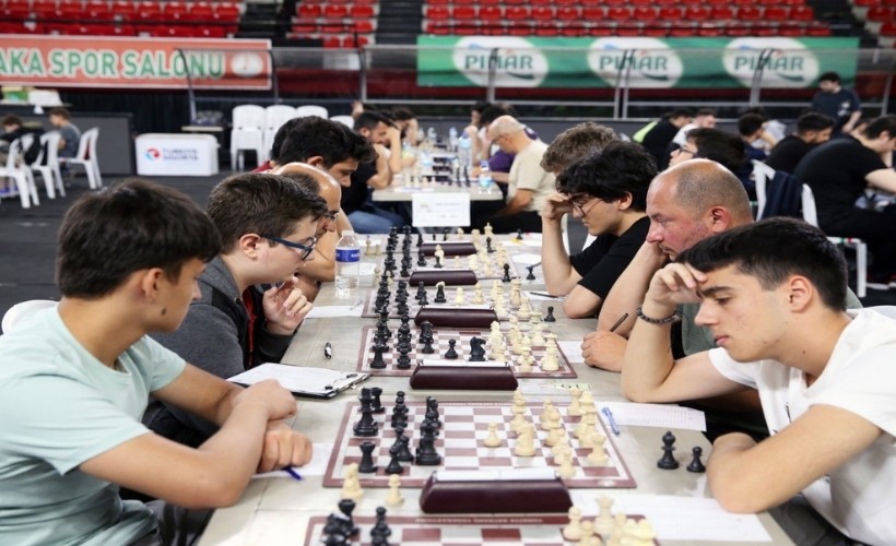 Küçük başkanın hayali gerçek oldu: 13 ilden 220 satranç sporcusu turnuvada buluştu