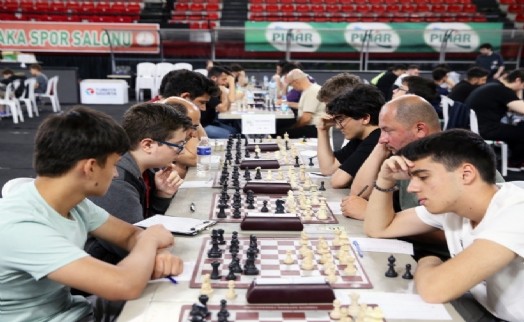 Küçük başkanın hayali gerçek oldu: 13 ilden 220 satranç sporcusu turnuvada buluştu