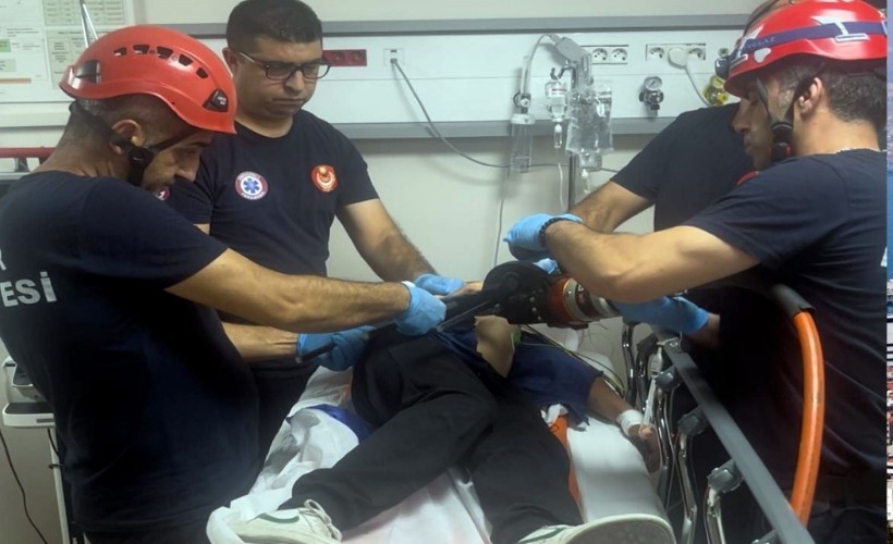 Küçük çocuğun vücuduna demir saplandı, İzmir İtfaiyesi kurtardı: Hayat kurtaran operasyon!