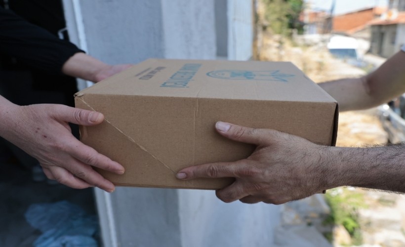 Kurban bağışları ihtiyaç sahiplerine ulaşıyor: Konak’ta kapı kapı dayanışma