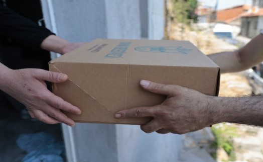 Kurban bağışları ihtiyaç sahiplerine ulaşıyor: Konak’ta kapı kapı dayanışma