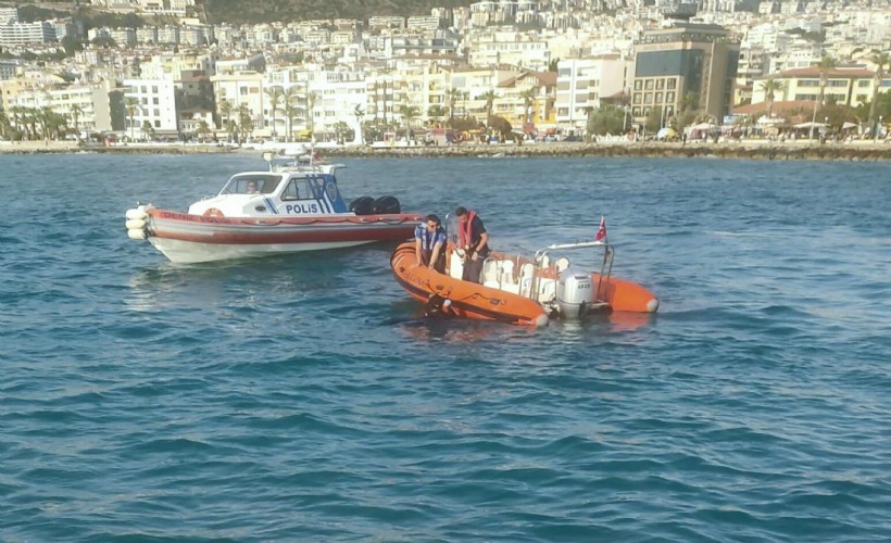 Kuşadası'nda, denizde erkek cesedi bulundu