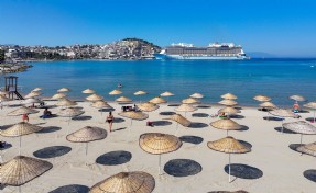 Kuşadası'nda plajlar turizm sezonuna hazır