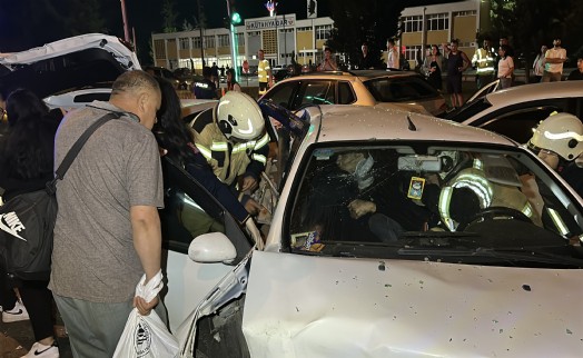 Kütahya'da zincirleme kaza: 2’si ağır 6 yaralı