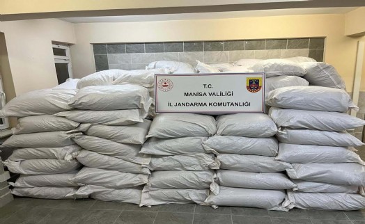 Manisa'da 7.9 ton kaçak tütün ele geçirildi; 1 gözaltı