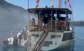 Marmaris'te tekne yangını!