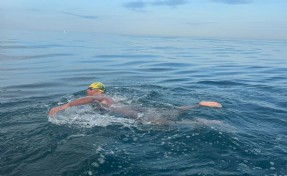 Otizmli ultra maraton yüzücüsü Tuna, Manş Denizi'ni geçti