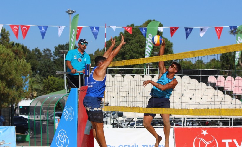 Plaj voleybolunun kalbi İzmir’de attı