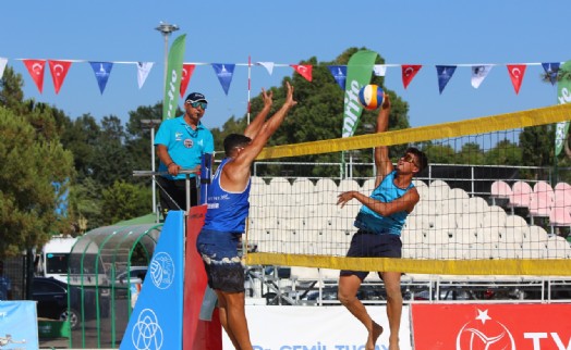 Plaj voleybolunun kalbi İzmir’de attı