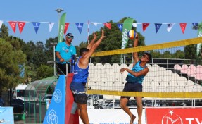 Plaj voleybolunun kalbi İzmir’de attı