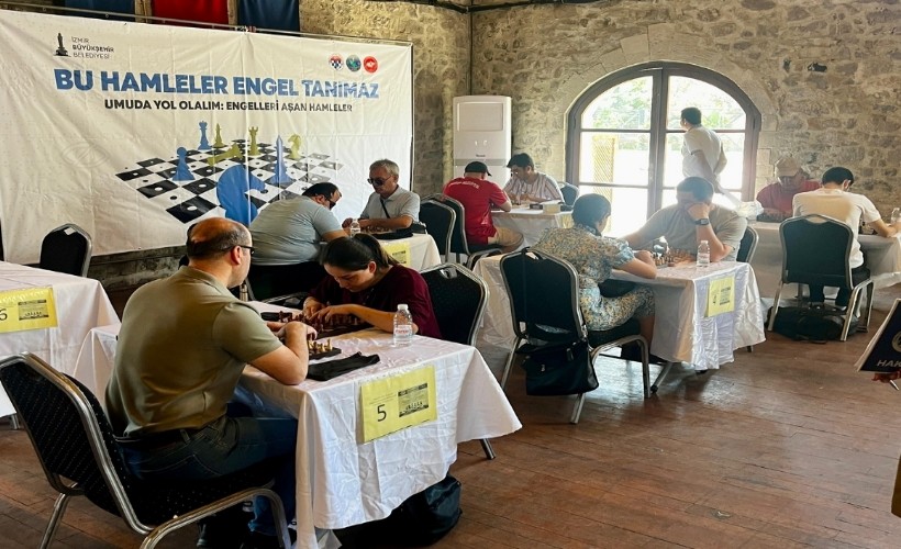Satranç turnuvasında hamleler engelleri aştı