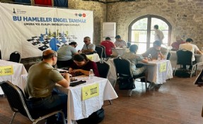 Satranç turnuvasında hamleler engelleri aştı
