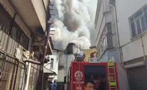 Tarihi Kaleiçi Çarşısı'nda yangın; 9 iş yeri kül oldu