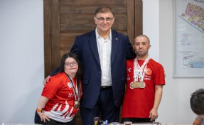 Tugay, İzmir’in gururu Büyükşehir sporcularını ağırladı