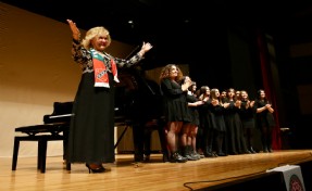 Ünlü piyanist Gülsin Onay 20 Haziran’da Karşıyaka’da