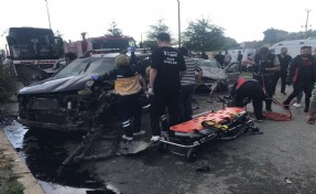 Uşak'ta kamyonet ile otomobil çarpıştı: 1 ölü, 1 yaralı