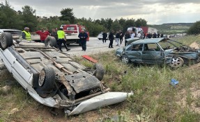 Uşak’ta 2 otomobil çarpıştı; 7 yaralı