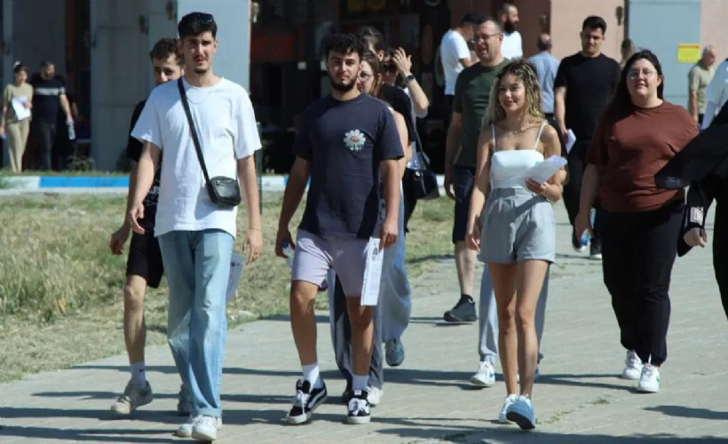 YKS'nin ilk oturumu TYT sona erdi: 2.5 milyon aday ter döktü