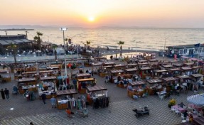Yenilenen yüzüyle halktan büyük ilgi gördü: Güzelbahçe'de Gece Pazarı coşkusu