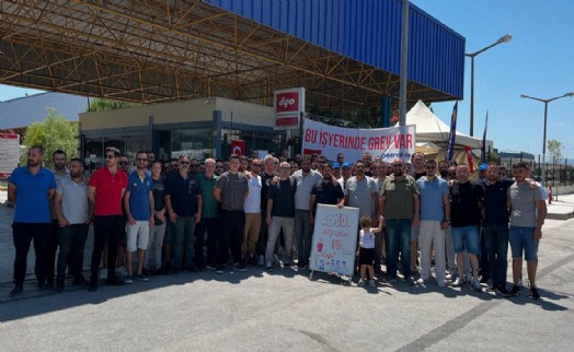 Yüzlerce işçi bayramı grev çadırında karşıladı