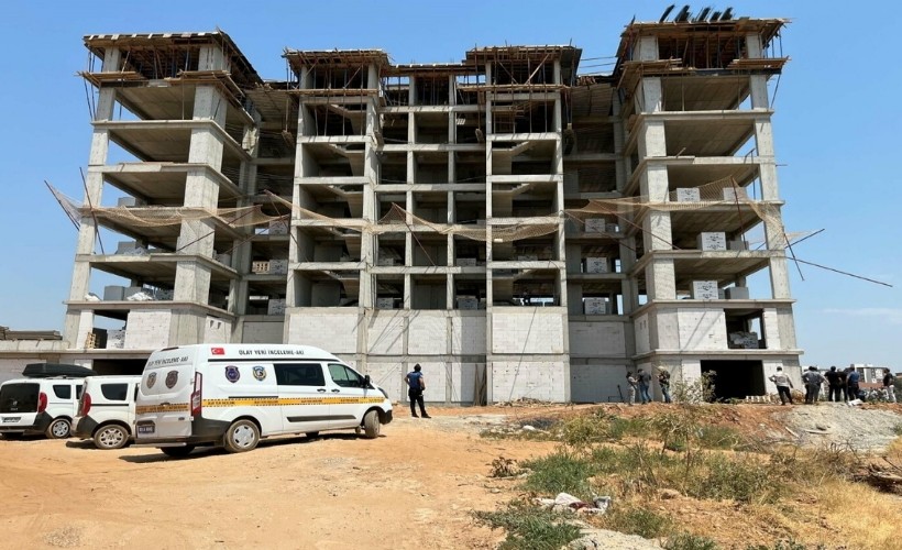 8'inci kattan düşen inşaat işçisi ağır yaralandı!