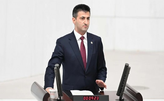 AK Partili Çelebi 'süreç' sessizliğini bozdu: Kırmızı çizgisini unuttu, liderini övdü