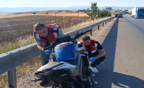 Afyon'da motosiklet otomobile çarptı: 1 ölü, 1 yaralı