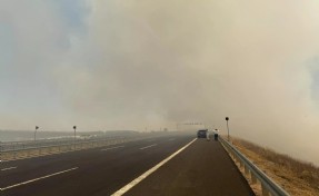 Alevler durmuyor: Yunanistan sınırına giden yol trafiğe kapandı!