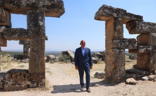 Bakan Ersoy: Yabancı turist rotalarına da girecek bir Uşak için çalışma yapacağız