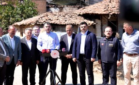 Bakan Kurum ve AK Partili İnan yangın bölgesinde: Evler en geç bir yıla teslim edilecek