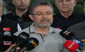 Bakan Yumaklı'dan beklenen haber: 'İzmir'deki yangınlar kontrol altında'