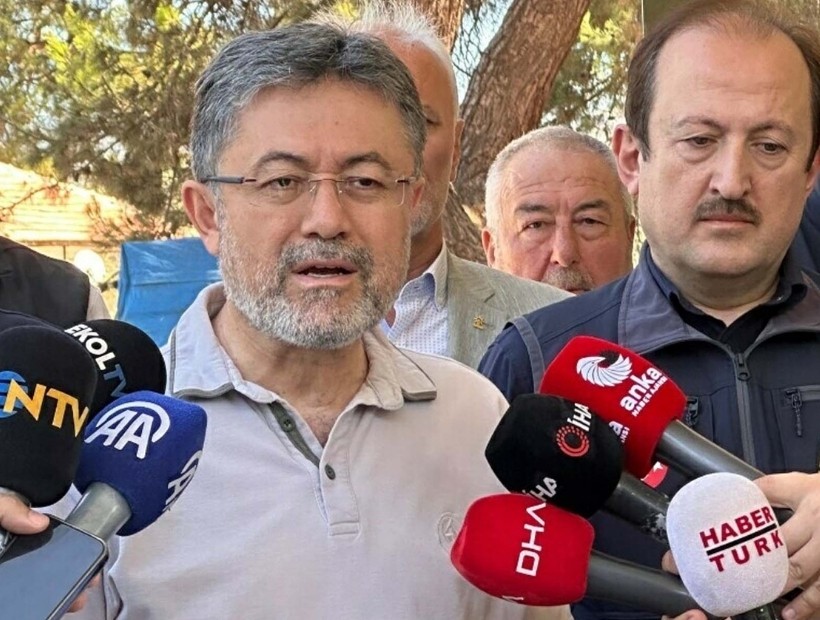 Bakan Yumaklı'dan beklenen haber: 'İzmir'deki yangınlar kontrol altında'