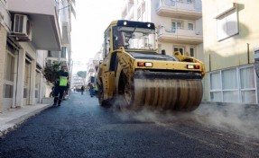 Balçova’da asfalt ve kaldırım çalışmaları aralıksız sürüyor