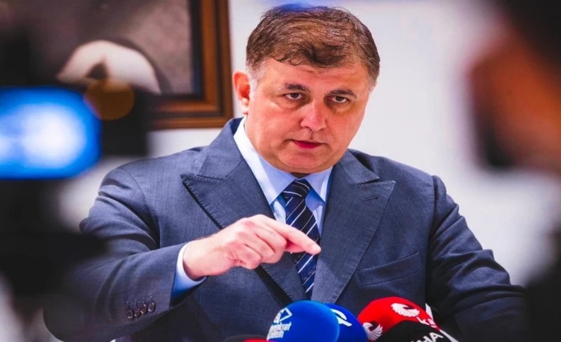 Başkan Tugay’dan eylem yapan işçilere çağrı: Bağırılacak yer sendikanın önü!