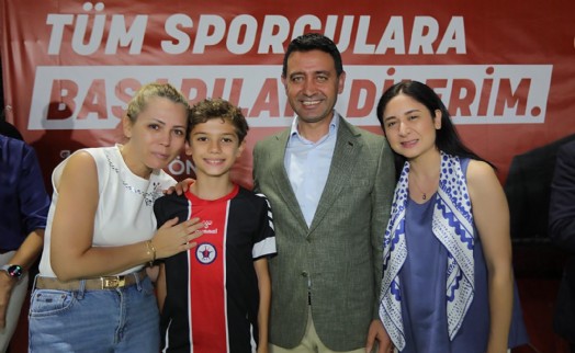 Bayraklı'da anlamlı turnuva: ‘Ferdi Zeyrek’ U-12 Cup'ta şampiyon çocuklar!