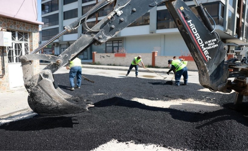 Bayraklı'da asfaltlama seferberliği