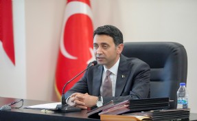 Bayraklı’da gergin meclis: 'Hangi AKP'li böyle gözaltına alınmış