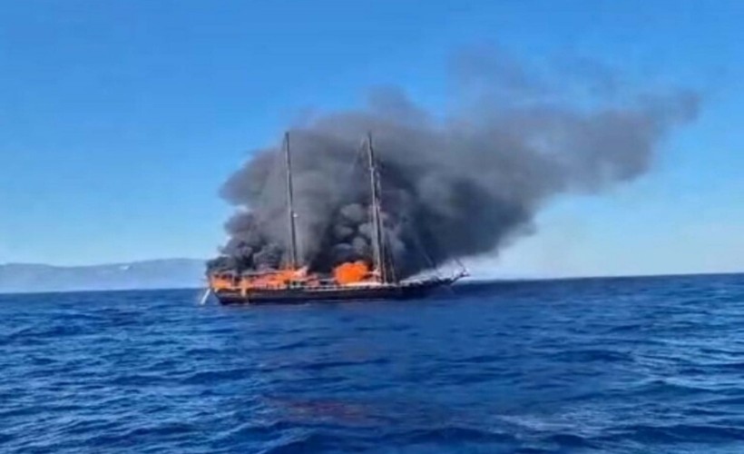 Bodrum'da tekne alev aldı, ardından battı!