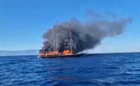 Bodrum'da tekne alev aldı, ardından battı!