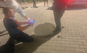 Temizlemek için girdikleri atık su hattında zehirlenen 2 kişi, tedaviye alındı