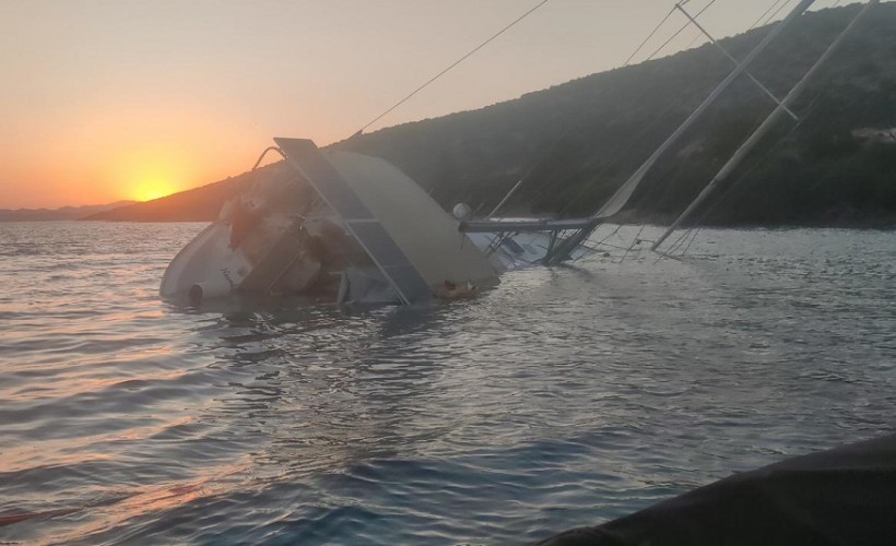 Bodrum’da kayalıklara sürten yelkenli tekne karaya oturdu; 5 kişi kurtarıldı
