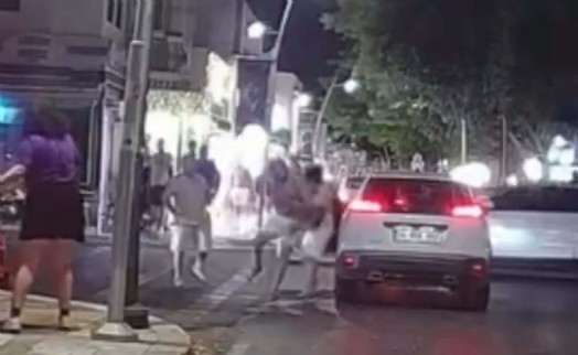 Bodrum’da sürücülerin yol verme kavgası kamerada