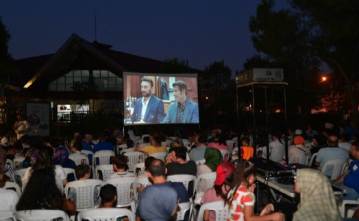 Bornova’da Açık Hava Sineması’yla gülmeye devam